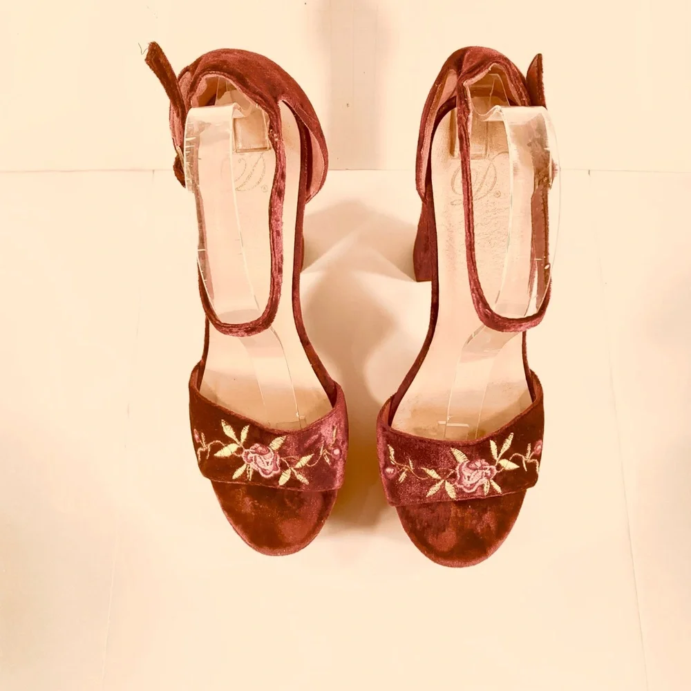 Chic Velvet Floral Embroidered Platform Heels - Picture 2 of 5